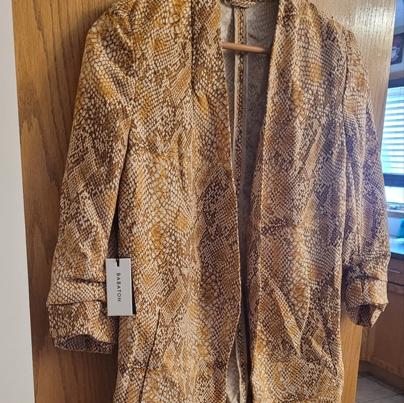 Aritzia Macauley (power) snakeskin Blazer PRICE DROP - Picture 8 of 11